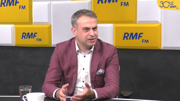  „To jest złość. Kto by był zadowolony z takiego wyniku” – mówi Krzysztof Gawkowski, gość Popołudniowej rozmowy w RMF FM, komentując w ten sposób wynik kandydata Lewicy w wyborach prezydenckich. Przypomnijmy, Robert Biedroń uzyskał w niedzielnym głosowaniu 2,22 proc. głosów. „To jest wynik, które nikt się nie spodziewał” – przyznaje przewodniczący klubu Lewicy, który zarazem broni Biedronia: „Wykonał kawał pracy, przejechał dużą część Polski. Mówił mądrze”.