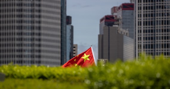 Opracowane w Pekinie i narzucone Hongkongowi prawo o bezpieczeństwie państwowym zostało we wtorek opublikowane w dzienniku urzędowym, a tym samym weszło w życie, sygnalizując początek nowej ery autorytaryzmu w tym cieszącym się dotąd szerokimi swobodami regionie Chin.