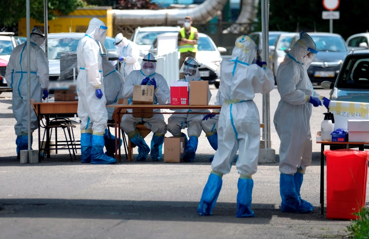 Wszyscy zakażeni od początku epidemii pracownicy spółki Węglokoks Kraj zostali już uznani za ozdrowieńców - poinformował prezes spółki Grzegorz Wacławek. Zakażonych w poprzednich miesiącach było łącznie 590 górników należącej do spółki bytomskiej kopalni Bobrek.
