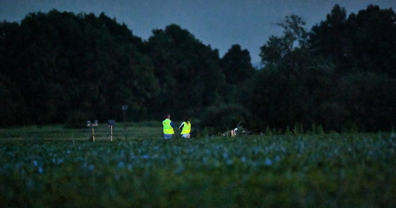 Śledczy mają telefon komórkowy z nagraniem związanym z wczorajszy wypadkiem śmigłowca w Strzegomiu na Dolnym Śląsku. Prokuratura nie zdradza na razie, czy widać na nim moment uderzenia w ziemię. W katastrofie zginęli 46- i 48-latek lecący maszyną. 