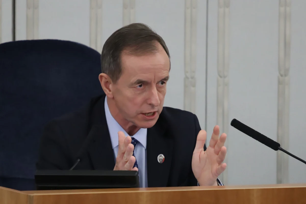 Marszałek Senatu Tomasz Grodzki wezwał premiera Mateusza Morawieckiego, by przedstawił w Senacie informację na temat stanu finansów publicznych. Jak mówił, Polacy mają prawo wiedzieć, czy finanse państwa są bezpieczne.
