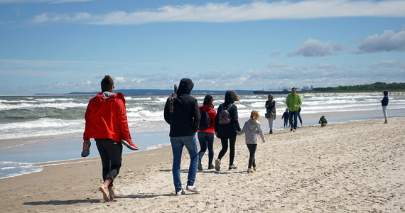 Brak swobody podróżowania - to skutek pandemii, który odczuły miliony ludzi na całym świecie. Jak poradzili sobie z tym ci, dla których podróże to całe życie - zarówno zawodowe, jak i prywatne? Granice między krajami powoli otwierają się, a swobodne przemieszczanie staje się z powrotem możliwe, ale czy na pewno wracamy do normalności? Czym będzie teraz "normalność" podczas podróży? To pytania, które pojawiły się podczas ostatniej przed wakacjami debaty z cyklu Przystanek IDEA. Rozmowę poprowadził dziennikarz RMF FM - Michał Rodak. 