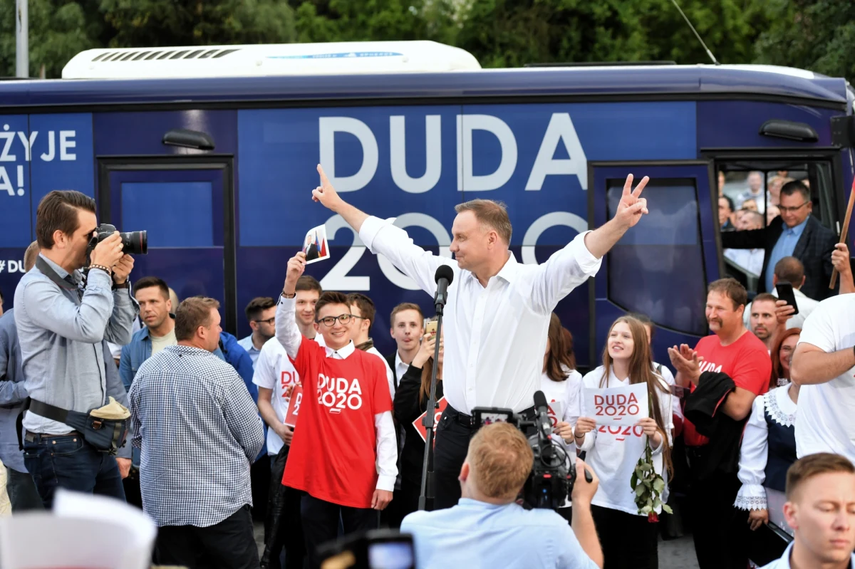 Nie dojdzie do prezydenckiej debaty Andrzeja Dudy i Rafała Trzaskowskiego, do której kandydatów zaprosiły na 2 lipca TVN, TVN24, Onet i WP. Jak wyjaśniły redakcje we wspólnym oświadczeniu: udziału w debacie odmówił prezydent Andrzej Duda.