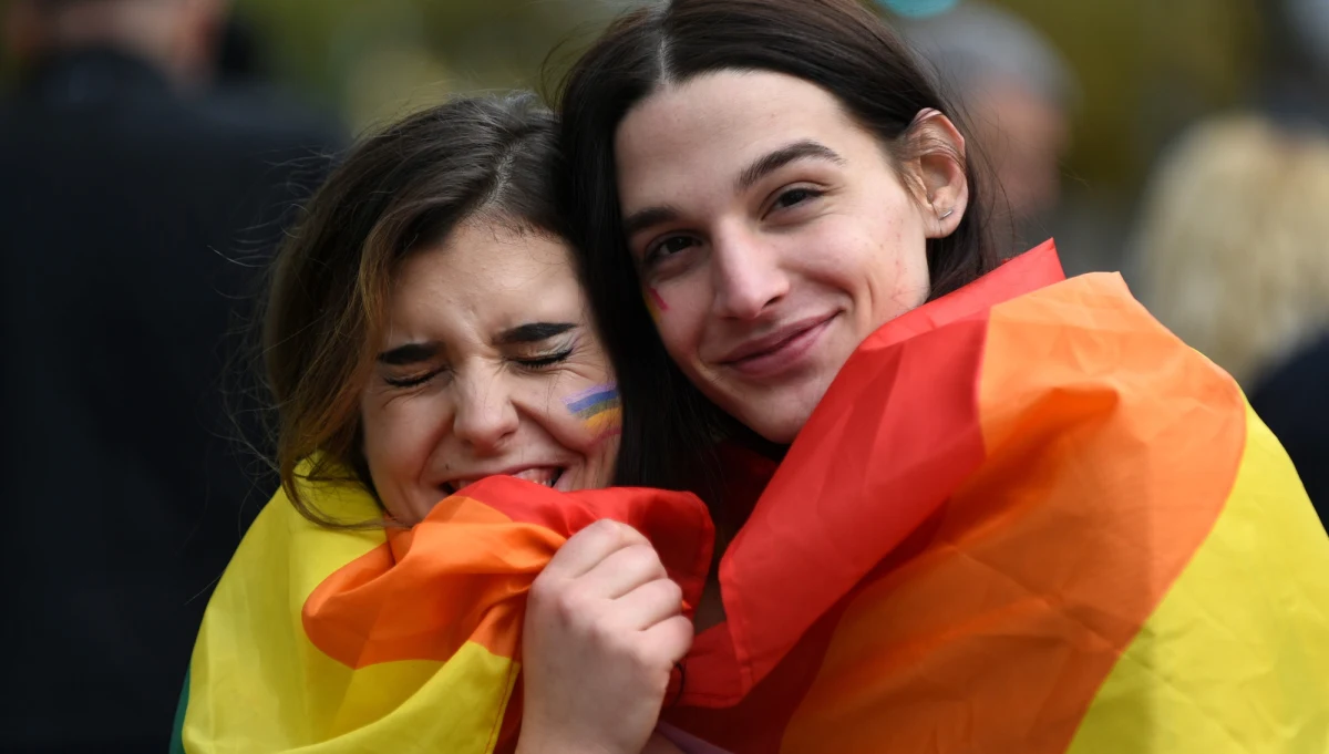 Czarnogóra została pierwszym europejskim krajem spoza UE, w którym zalegalizowano związki partnerskie osób tej samej płci. Głosowanie w tej sprawie odbyło się w środę w 81-osobowym parlamencie Czarnogóry, a za ustawą opowiedziało się 42 deputowanych.