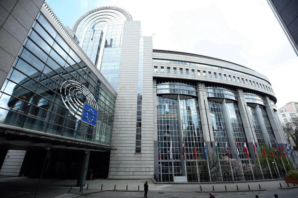 Biura co najmniej 50 europosłów zostały okradzione w czasie pandemii koronawirusa - informuje CNN, powołując się na relację niemieckiego europosła Nico Semsrotta. Złodzieje wykorzystali fakt, że Parlament Europejski był opuszczony. 