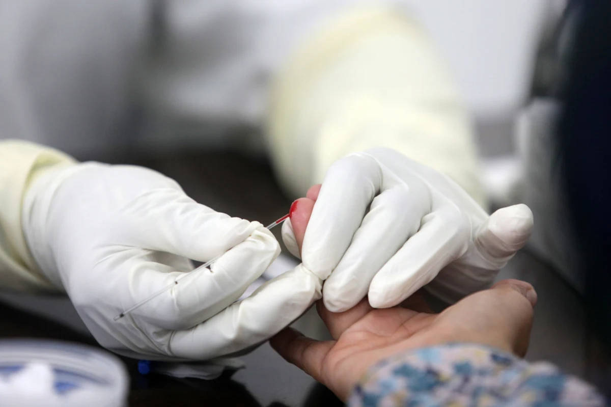 Mamy 371 nowych przypadków zakażenia koronawirusem - poinformowało w dziennym raporcie Ministerstwo Zdrowia. Resort podał też informację o śmierci 15 osób, które chorowały na COVID-19.