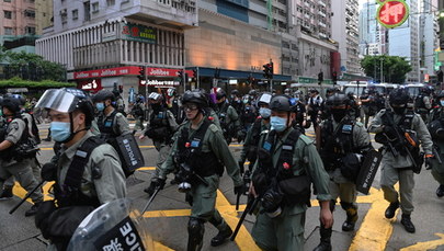 Hongkońska policja zatrzymała w samolocie podejrzanego o atak na funkcjonariusza