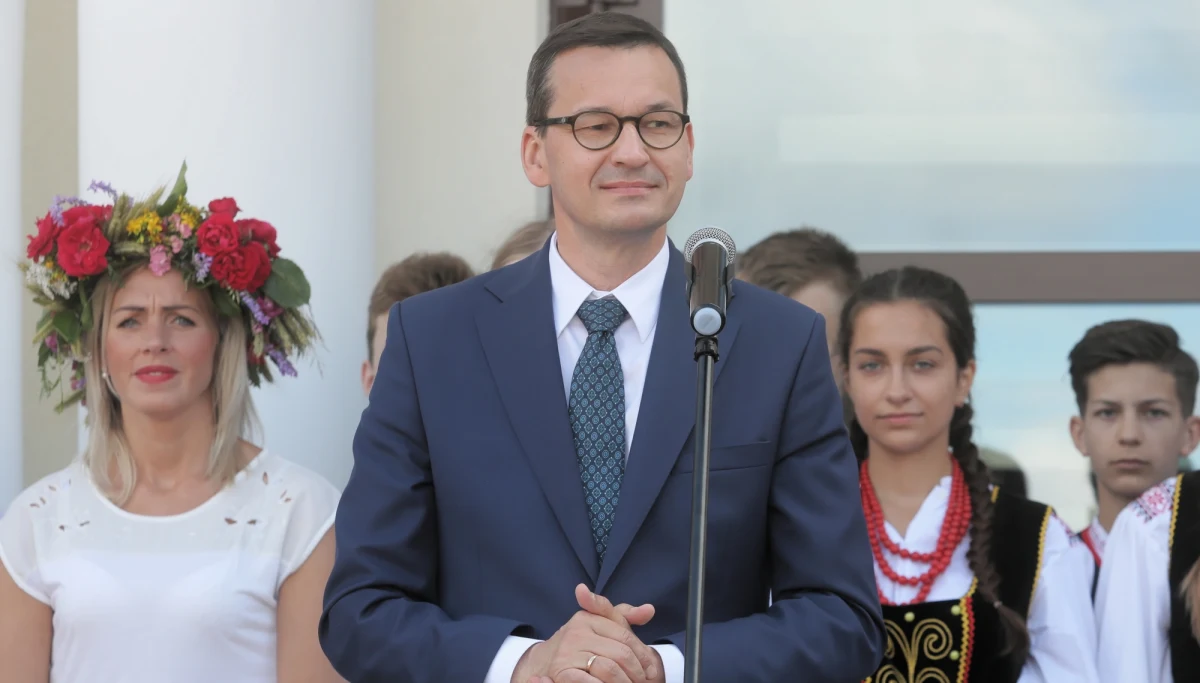 O udział w głosowaniu w drugiej turze wyborów bez obaw zdrowotnych - apelował w czwartek w Wysokiem Mazowieckiem (Podlaskie) premier Mateusz Morawiecki. "To jest już teraz choroba, można powiedzieć, jak inne, czekamy tylko na szczepionkę" - tak mówił o koronawirusie.