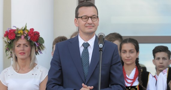 O udział w głosowaniu w drugiej turze wyborów bez obaw zdrowotnych - apelował w czwartek w Wysokiem Mazowieckiem (Podlaskie) premier Mateusz Morawiecki. "To jest już teraz choroba, można powiedzieć, jak inne, czekamy tylko na szczepionkę" - tak mówił o koronawirusie.