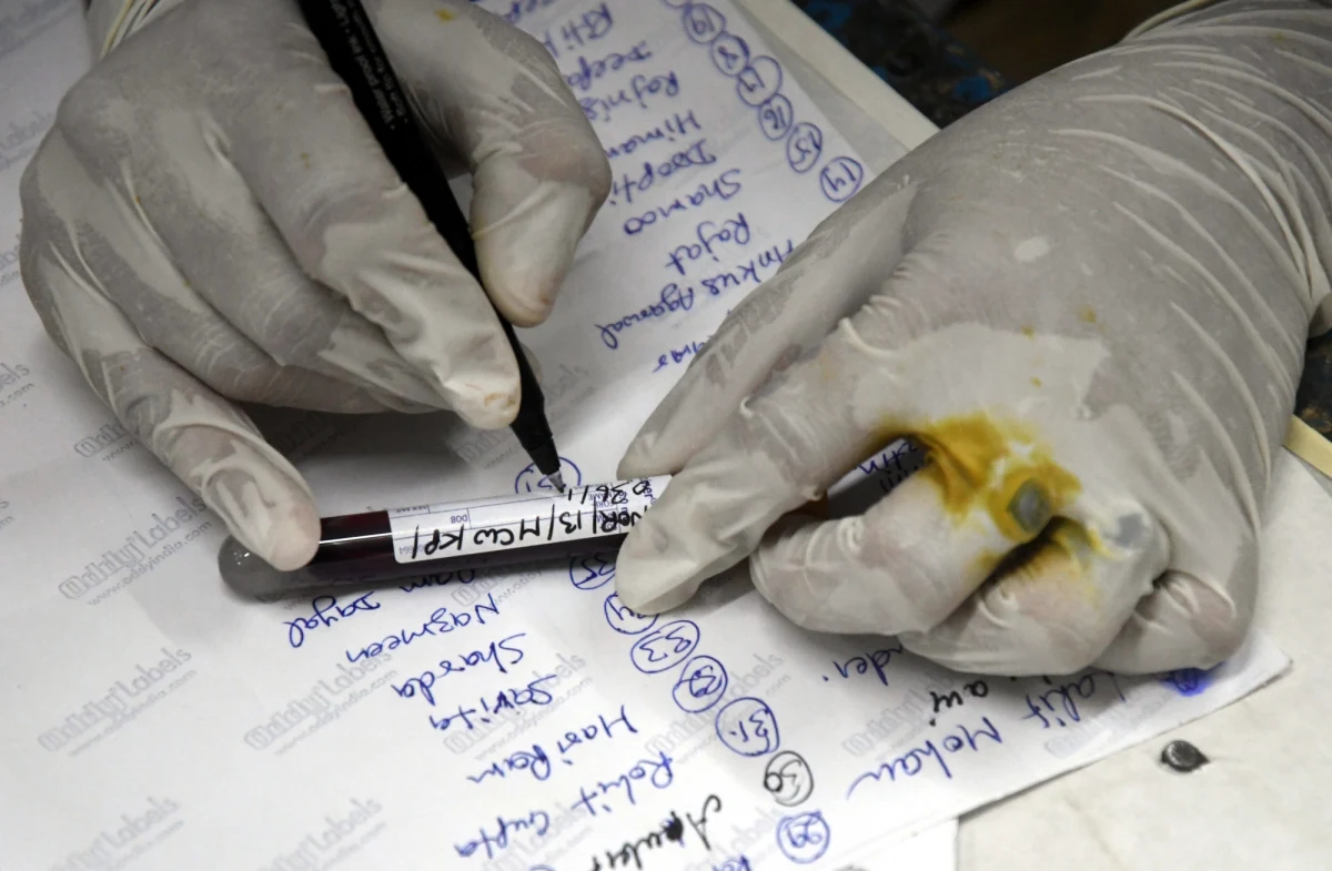 Starosta sieradzki Mariusz Bądzior został zarażony koronawirusem i trafił do szpitala w Łodzi. "Nie czuję się najlepiej, ale wyjdę z tego i wszyscy z tego wyjdziemy. Musimy" – podkreślił. Dodał, że od 19 czerwca przebywał na urlopie i nie miał kontaktu z pracownikami.