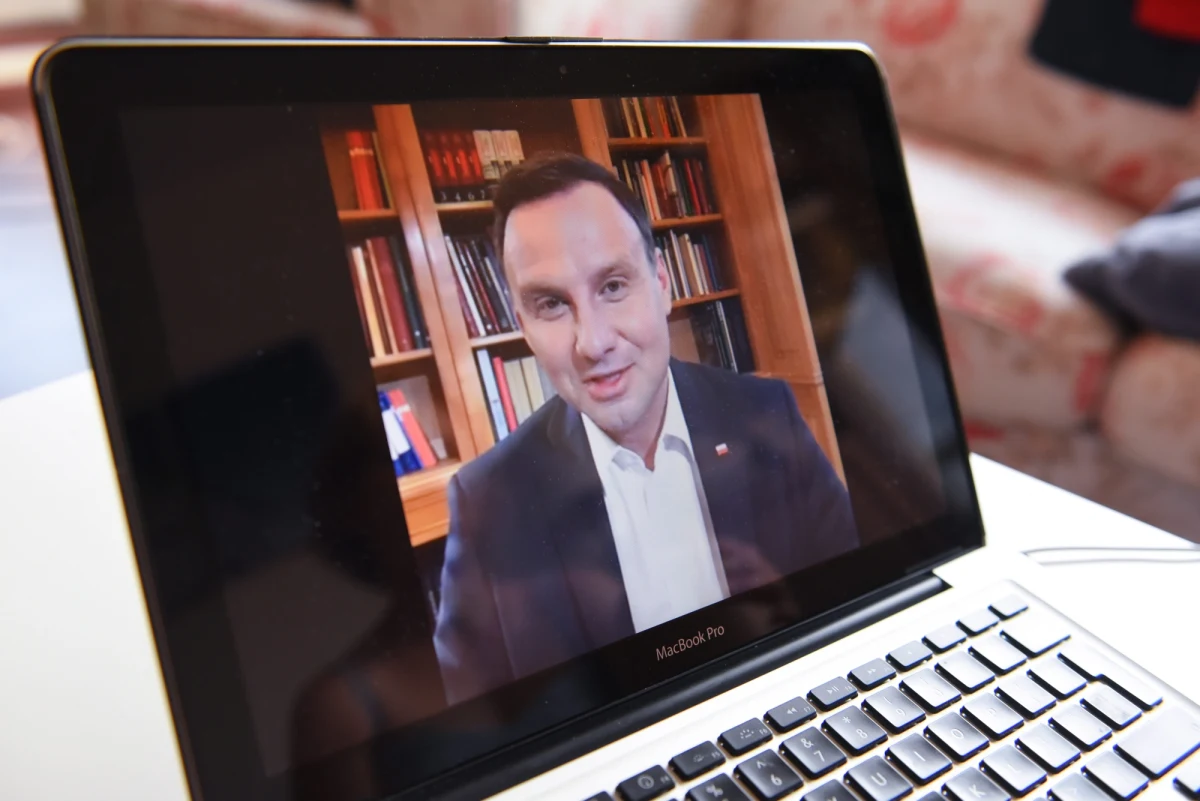 "Wolność, wolność i jeszcze raz wolność" – mówił w Sulęcinie w Lubuskiem prezydent Andrzej Duda zapewniając, że "nigdy nie pozwoli na to, aby ktokolwiek cenzurował wypowiedzi w internecie". Jednocześnie obiecywał, że "w ciągu najbliższych 5 lat uda się zrealizować program internetu dla każdego".