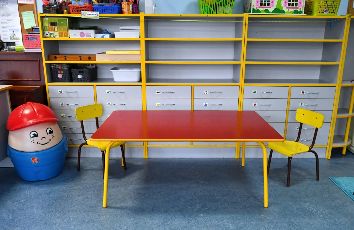 6-latek, który uczęszczał do jednego z prywatnych przedszkoli na terenie powiatu poznańskiego, jest zakażony koronawirusem. Kwarantanną objęto między innymi grupę 19 dzieci i czterech pracowników placówki.