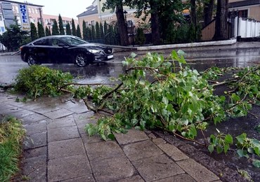 Front burzowy nad Polską. Podtopione drogi i budynki