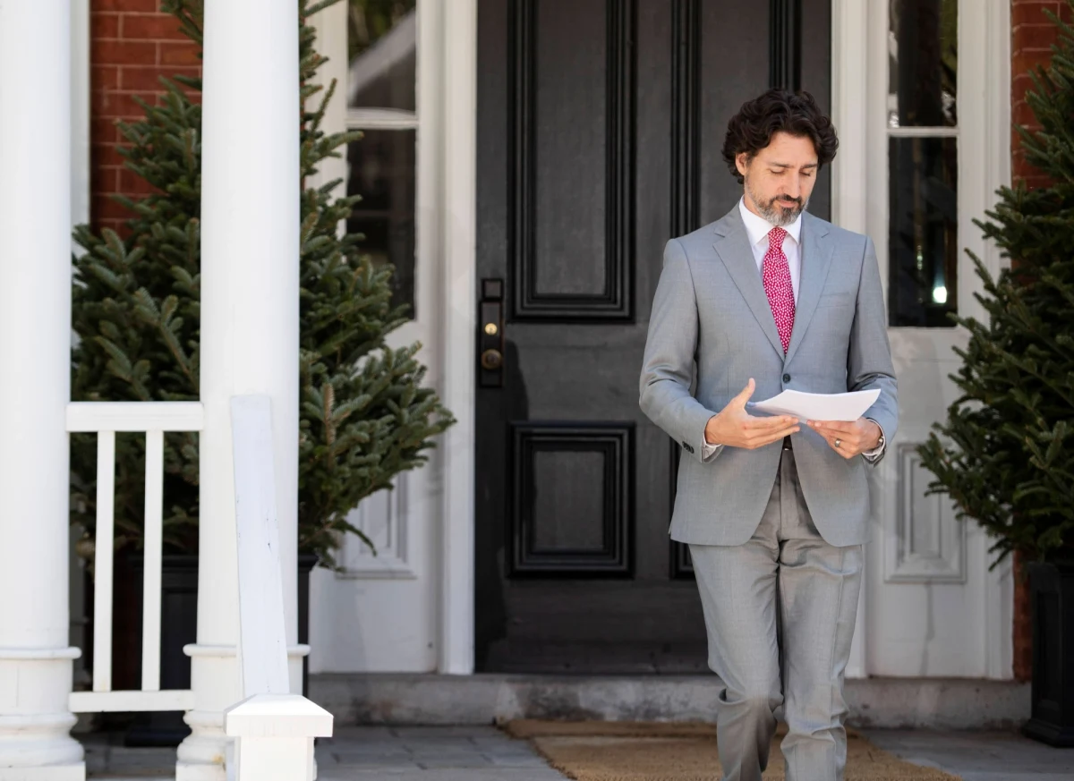 Kanadyjska policja zatrzymała uzbrojonego mężczyznę, który w Ottawie wtargnął na teren, gdzie znajdują się rezydencje premiera Justina Trudeau i gubernator generalnej Julie Payette. Jak podały federalne służby, zatrzymany jest żołnierzem.