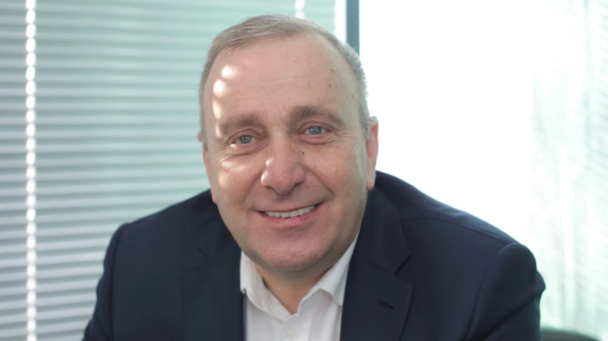 "Wierzę w mobilizacje i wierzę w to, że Polacy nie dadzą się nabrać. Nie uwierzą tej taniej propagandzie" – mówił w TVN 24 były lider Platformy Obywatelskiej Grzegorz Schetyna. Jak przewidywał, w ostatnim tygodniu kampanii będziemy świadkami obietnic ze strony PiS. "Będą mówić i obiecywać wszystko wszystkim po to tylko, żeby wygrać wybory, bo wiedzą, że trzy lata jest do wyborów parlamentarnych" – dodał.