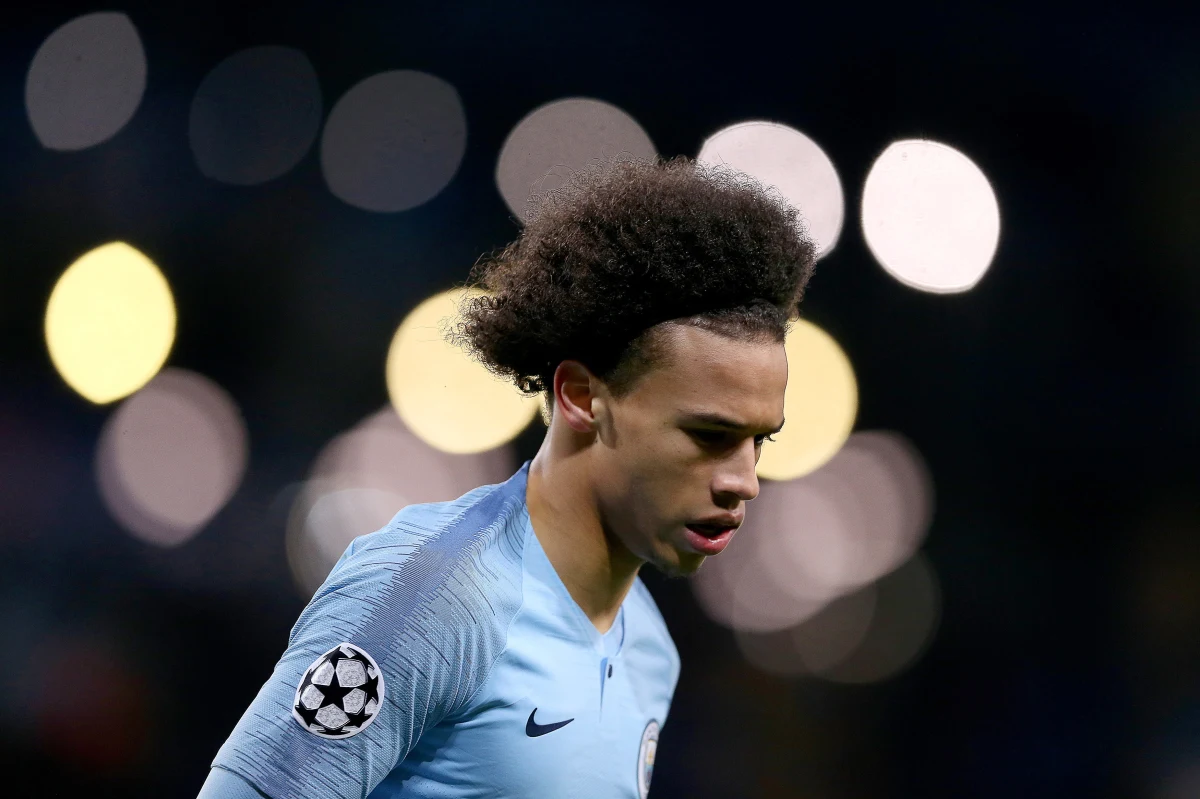 Leroy Sane został piłkarzem Bayernu Monachium - poinformował w piątek niemiecki klub. Kwoty transferu nie ujawniono, ale media szacują, że Bawarczycy zapłacili za niego Manchesterowi City 50 mln euro. Z nowym klubem Sane podpisał pięcioletni kontrakt.