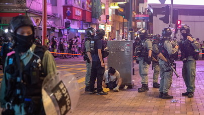 Hongkong: Pierwsza osoba oskarżona o złamanie nowego prawa o bezpieczeństwie
