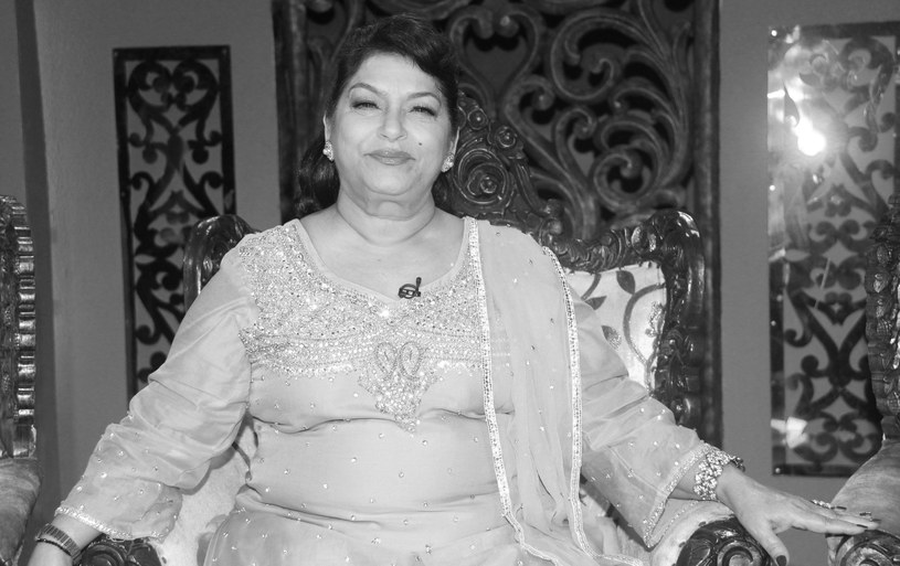 W piątek, 3 lipca, w szpitalu w Mumbaju zmarła jedna z legend Bollywood - choreografka Saroj Khan. Powodem jej śmierci było nagłe zatrzymanie krążenia. Artystka została przyjęta do szpitala jeszcze w czerwcu z powodu trudności z oddychaniem. Miała 71 lat.