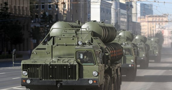 Rosja ogłasza kolejny sukces w konstruowaniu nowej broni. System przeciwlotniczy i antyrakietowy S-500 "Prometeusz" ma być skuteczny przeciwko broni hipersonicznej nawet w kosmosie.