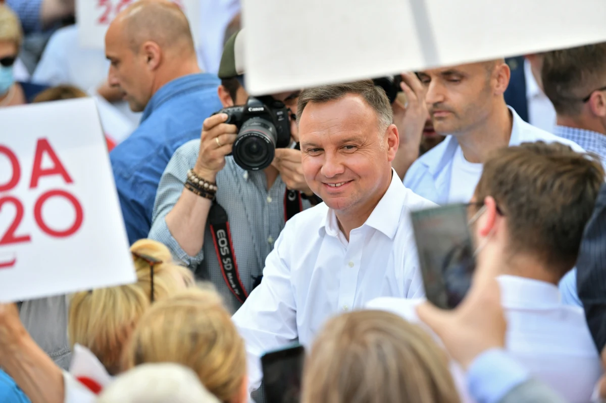 Pałac Prezydencki nadal będzie otwarty i każdy będzie w nim przyjmowany, czy jest zadowolony czy jest niezadowolony - zapewnił prezydent Andrzej Duda w Bolesławcu (woj. dolnośląskie). Chcę, żebyśmy wspólnie budowali piękną i silną Polskę – podkreślił w kolejnym dniu kampanii przed II turą wyborów prezydenckich 12 lipca.