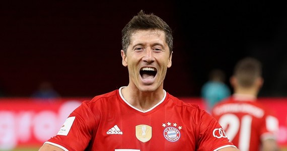 Trener Bayernu Monachium Hansi Flick po raz kolejny chwali Roberta Lewandowskiego, strzelca dwóch goli w finale Pucharu Niemiec z Bayerem Leverkusen (4:2). "Życzę mu, żeby został Piłkarzem Roku, spełnił ku temu wszystkie warunki" - ocenił. Polak i jego koledzy dostali 13 dni wolnego.