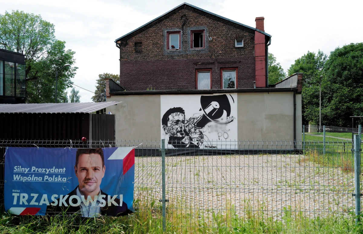 Zarzut dotyczący groźby karalnej na tle politycznym usłyszał mieszkaniec pow. Wyszkowskiego, który zerwał plakat kandydata KO na prezydenta Polski Rafała Trzaskowskiego. Gdy właścicielka posesji, na której wisiał plakat, zwróciła mu uwagę, groził jej podpaleniem posesji.