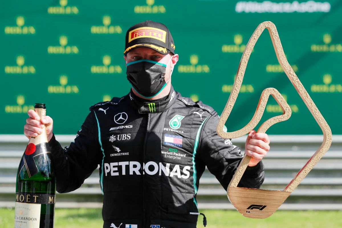 Fin Valtteri Bottas z Mercedesa wygrał na torze Spielberg wyścig o Grand Prix Austrii, pierwszą rundę mistrzostw świata Formuły 1. Drugie miejsce zajął reprezentant Monako Charles Leclerc (Ferrari), a trzecie - Brytyjczyk Lando Norris (McLaren).
