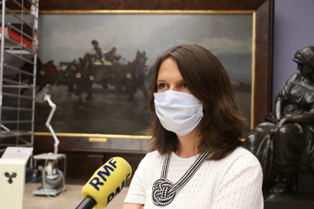 Jeden z najsłynniejszych obrazów polskiej sztuki malarskiej "Czwórka" Józefa Chełmońskiego jest w trackie renowacji. Odbywa się ona na oczach zwiedzających galerię sztuki polskiej XIX wieku w krakowskich Sukiennicach.