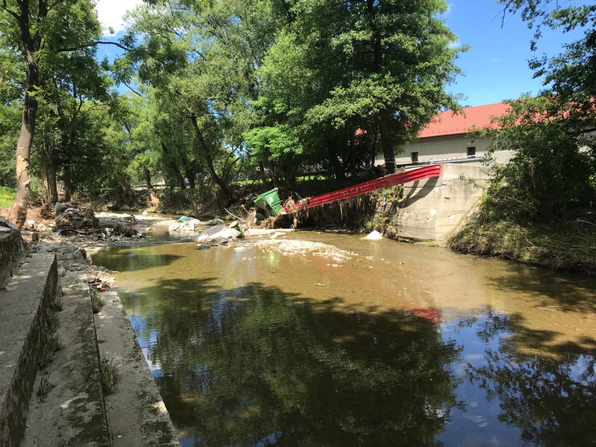 Małopolskie samorządy oszacowały straty po czerwcowych ulewach na ponad 76 milionów złotych. Kwota ta przed przyznaniem pomocy wymaga jeszcze weryfikacji przez komisję wojewódzką.