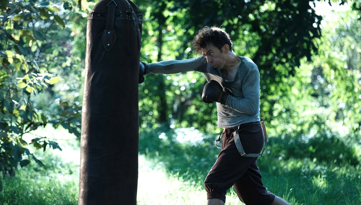 ​Pojawił się pierwszy plakat do "Mistrza" o legendarnym pięściarzu z KL Auschwitz. Główną rolę w filmie gra Piotr Głowacki.  Premiera w kinach już 16 października.