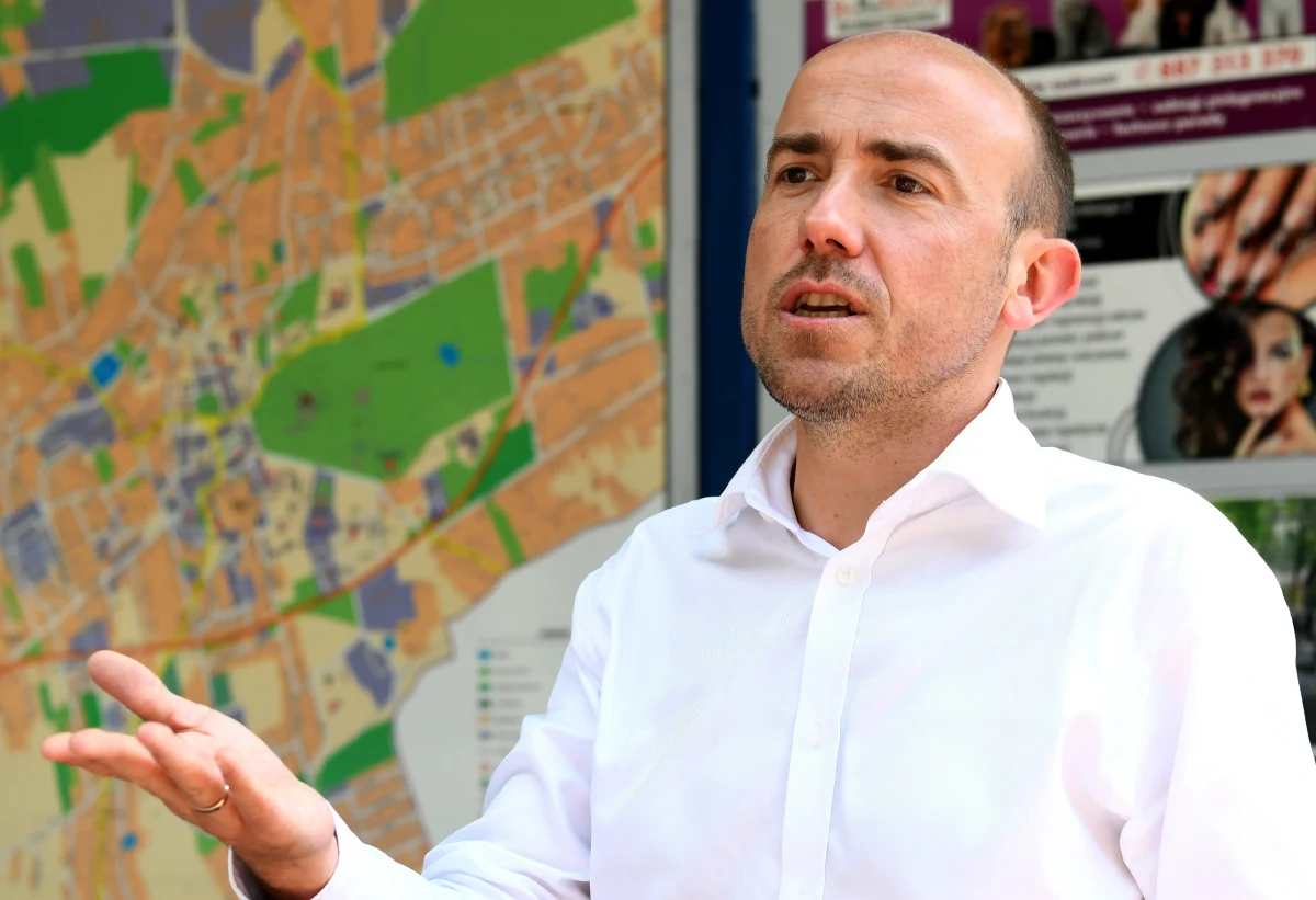 "Wybór w niedzielnych wyborach prezydenckich będzie odpowiedzią na pytanie, czy Polska nadal będzie rozwijała się w oparciu o regiony i "rozwiązywanie spraw na dole" czy też o wszystkim będą decydowali "funkcjonariusze partyjni w Warszawie" - uważa szef Platformy Obywatelskiej Borys Budka.