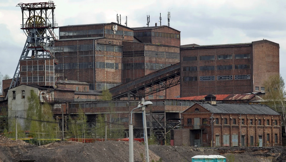 Wyzdrowiało już ponad 90 proc. zakażonych koronawirusem górników z Polskiej Grupy Górniczej (PGG) oraz ponad 70 proc. zakażonych pracowników Jastrzębskiej Spółki Węglowej (JSW) - wynika z danych obu firm. W JSW potwierdzono 12 nowych przypadków infekcji, a w PGG - 4.