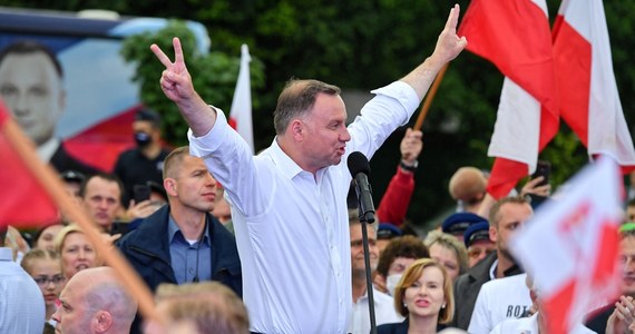 Od wczoraj wiemy, że tak. Nie tylko da się przeprowadzić debatę z przeciwnikiem nieobecnym, ale też można ją nie tylko wygrać, ale i przegrać. Polityka nie przestaje zaskakiwać, nawet nasza, w której właściwie nic nie powinno już dziwić.