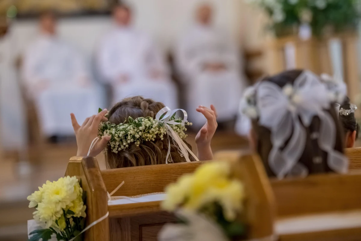 U ośmiu osób uczestniczących pod koniec czerwca w przyjęciu z okazji Pierwszej Komunii Świętej w Wieniawie (Mazowieckie) potwierdzono obecność koronawirusa. W uroczystości brała udział osoba zarażona, od której zaraziły się kolejne osoby z rodziny.