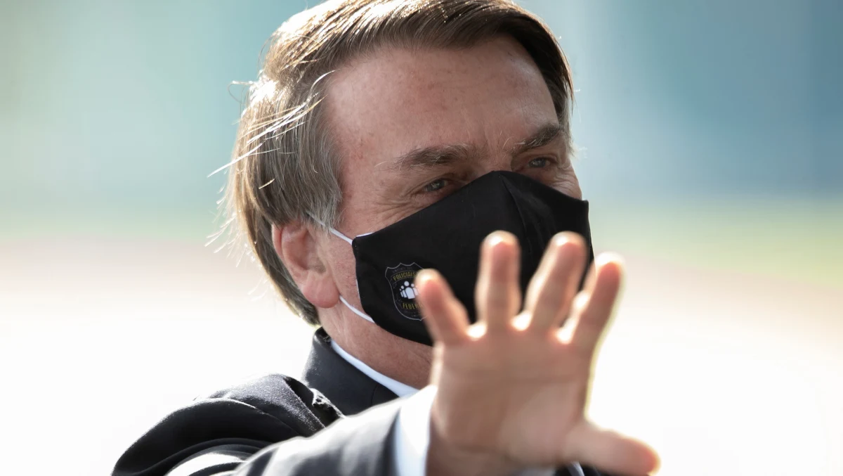 Prezydent Brazylii Jair Bolsonaro oświadczył, że został zarażony koronawirusem. W swoich wcześniejszych wypowiedziach wielokrotnie bagatelizował epidemię. Często pokazywał się też publicznie bez maski.