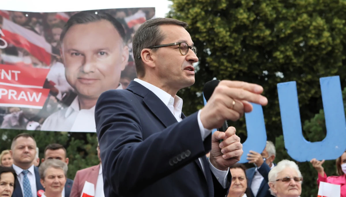 Zadowolenie z tego, że na czele rządu stoi Mateusz Morawiecki, deklaruje 49 proc. ankietowanych. Dezaprobatę wobec premiera wyraża 38 proc. badanych. Poparcie dla samego rządu wyraża z kolei 41 proc. badanych, a 33 proc. sprzeciwia mu się - wynika z najnowszego sondażu CBOS. 