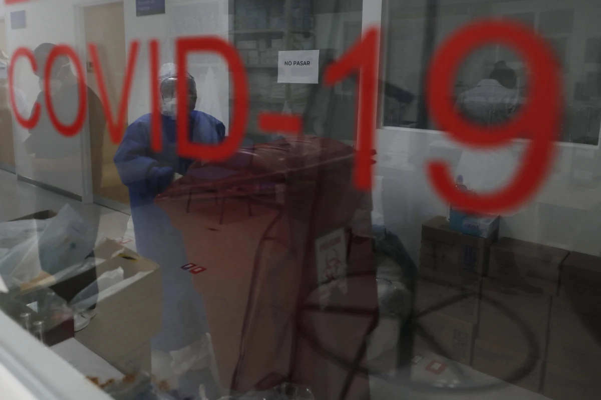 Hiszpański dziennik "El Pais" opublikował wyniki z badań brytyjskich naukowców, z których wynika, że u niektórych pacjentów chorych na Covid-19 mogą występować psychozy i urojenia, a infekcja koronawirusem może prowadzić do zmian w układzie nerwowym.