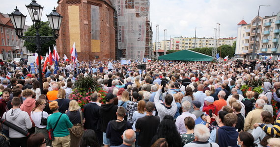 Trwający od półtora roku maraton wyborczy, przedłużony jeszcze częściowo za sprawą pandemii, a głównie wskutek histerii Koalicji Obywatelskiej, doprowadził nas już chyba na skraj emocjonalnego wyczerpania. Obyśmy za tydzień mieli go już za sobą. Bez uzasadnionych protestów wyborczych. Jeśli chcieliśmy jakoś innowacyjnie zapisać się w historii demokracji, do wyborów 1989 roku, wolnych w 35 procent, możemy sobie teraz dopisać "debatę debat", w której kandydatów do tego samego urzędu dzieliło w tej samej chwili ponad 300 kilometrów. I występowali równocześnie na antenach różnych telewizji. Niczego głupszego już chyba wymyślić się nie da.