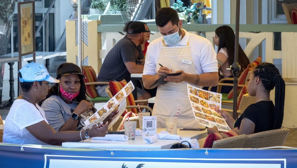 Ponad 60 tys. przypadków koronawirusa wykryto w Stanach Zjednoczonych - wynika z bilansu prowadzonego przez agencję Reutera. Co szósta zdiagnozowana infekcja została wykryta na Florydzie - tam na niektórych oddziałach intensywnej terapii brakuje już miejsc. 