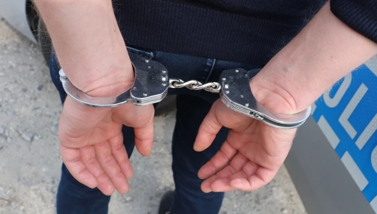 Zielonogórska policja pod nadzorem sądu rodzinnego wyjaśnia okoliczności ugodzenia nożem 16-latka. Sprawcą jest 15-letni znajomy pokrzywdzonego, który został zatrzymany i osadzony w Policyjnej Izbie Dziecka - poinformowała Małgorzata Barska z policji w Zielonej Górze. 