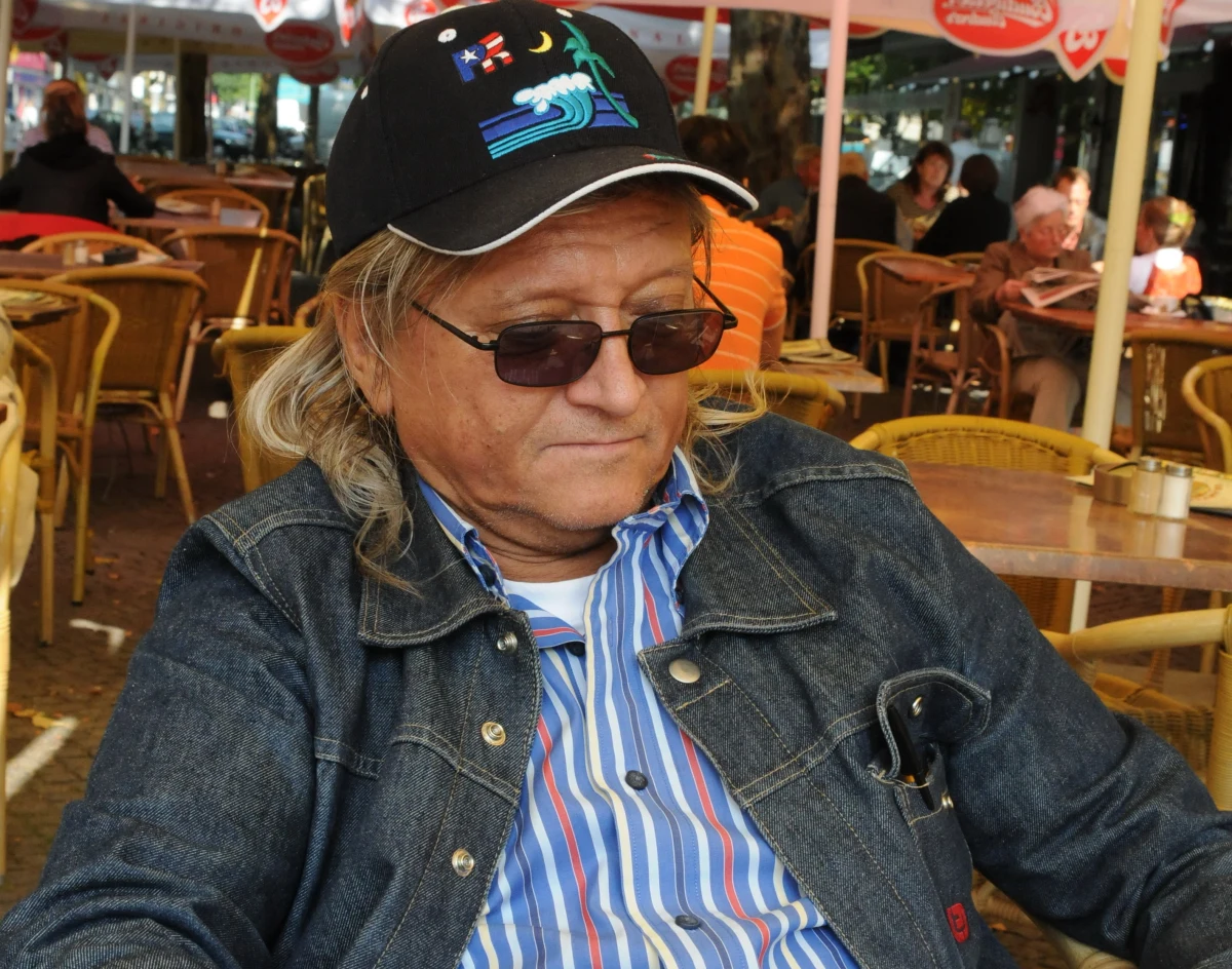 Minęła 10. rocznica pożegnania Wojtka Mroza, dziennikarza, organizatora wydarzeń muzycznych, byłego korespondenta zagranicznego RMF FM z Berlina. "Był bardzo spontaniczny, szczery, oddany i odważny w mówieniu" – mówili o nim najbliżsi. "O każdym miał dobrą opinię, był ciepły, a chłód miał tylko w nazwisku" - wspominali jego koledzy dziennikarze. 