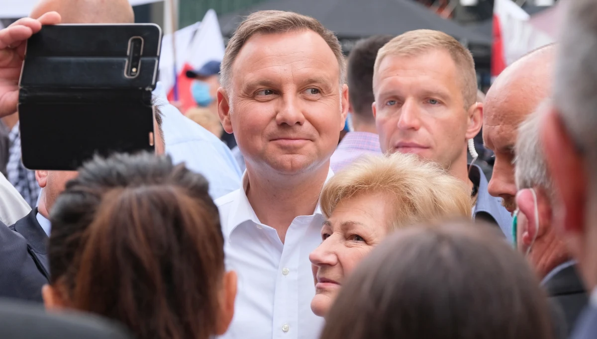 Po wyborach powołam w Kancelarii Prezydenta Sekretarza Stanu ds. społeczeństwa obywatelskiego - pisze w liście do Pawła Kukiza prezydent Andrzej Duda. Zapewnia w nim także m.in. o poparciu dla postulatu Kukiza wprowadzenia sędziów pokoju. Wskazał także, że prawo podatkowe jest zbyt skomplikowane i chce "rozmawiać o regulacjach", które utrudniałyby wprowadzanie nowych podatków lub podnoszenie już istniejących.