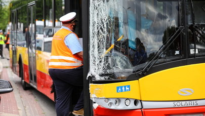 Wypadek autobusu w Warszawie: 25-letni kierowca z zarzutami. Amfetaminę zażył kilka dni wcześniej