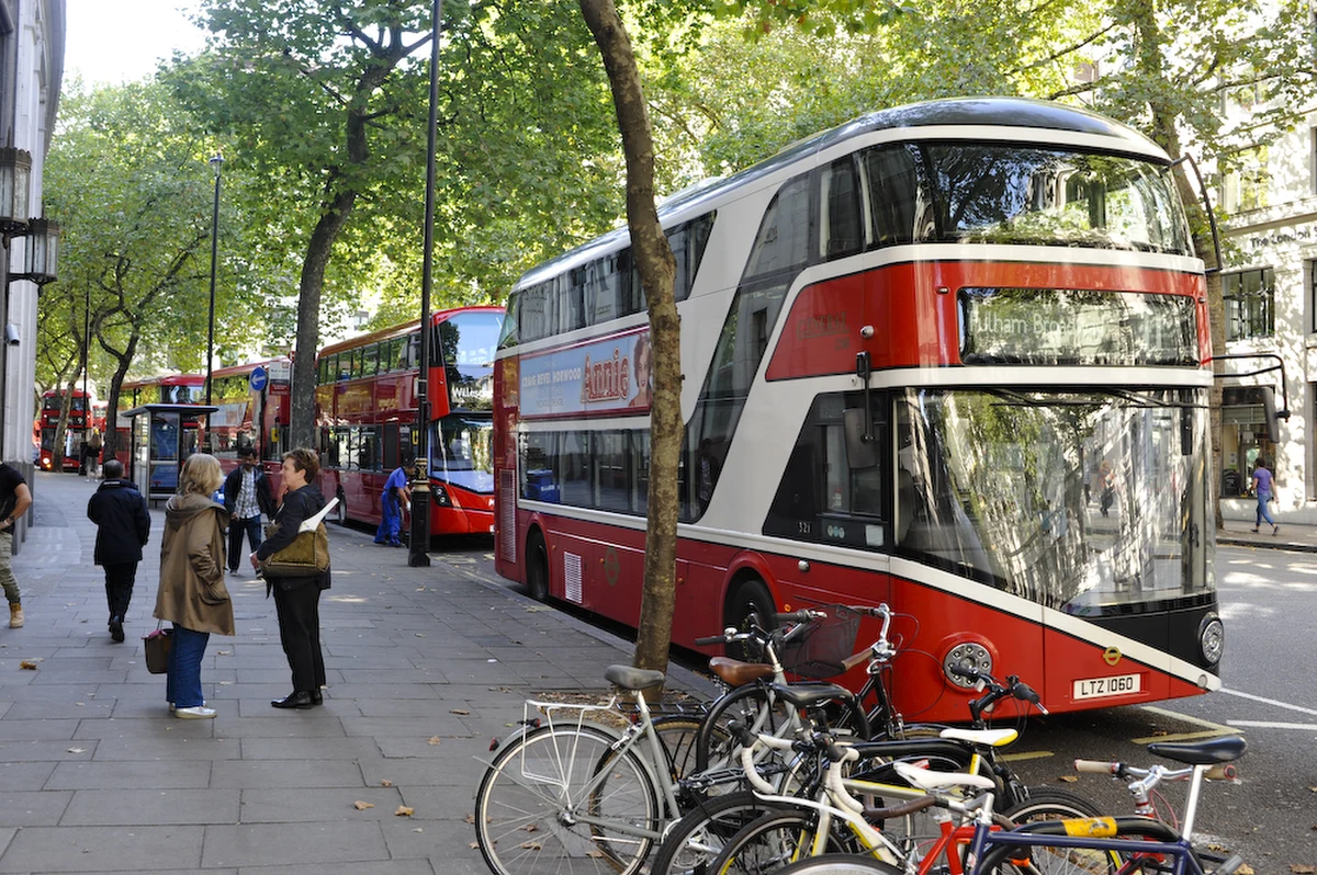 Obywatele Unii Europejskiej, którzy pragną pozostać po brexicie w Wielkiej Brytanii, mogą znaleźć się w niebezpiecznej próżni. Ostrzegają przed tym brytyjskie media, przypominając o obowiązku uzyskania statusu osiedlonego. Termin dopełnienia tej procedury mija z końcem czerwca przyszłego roku. 