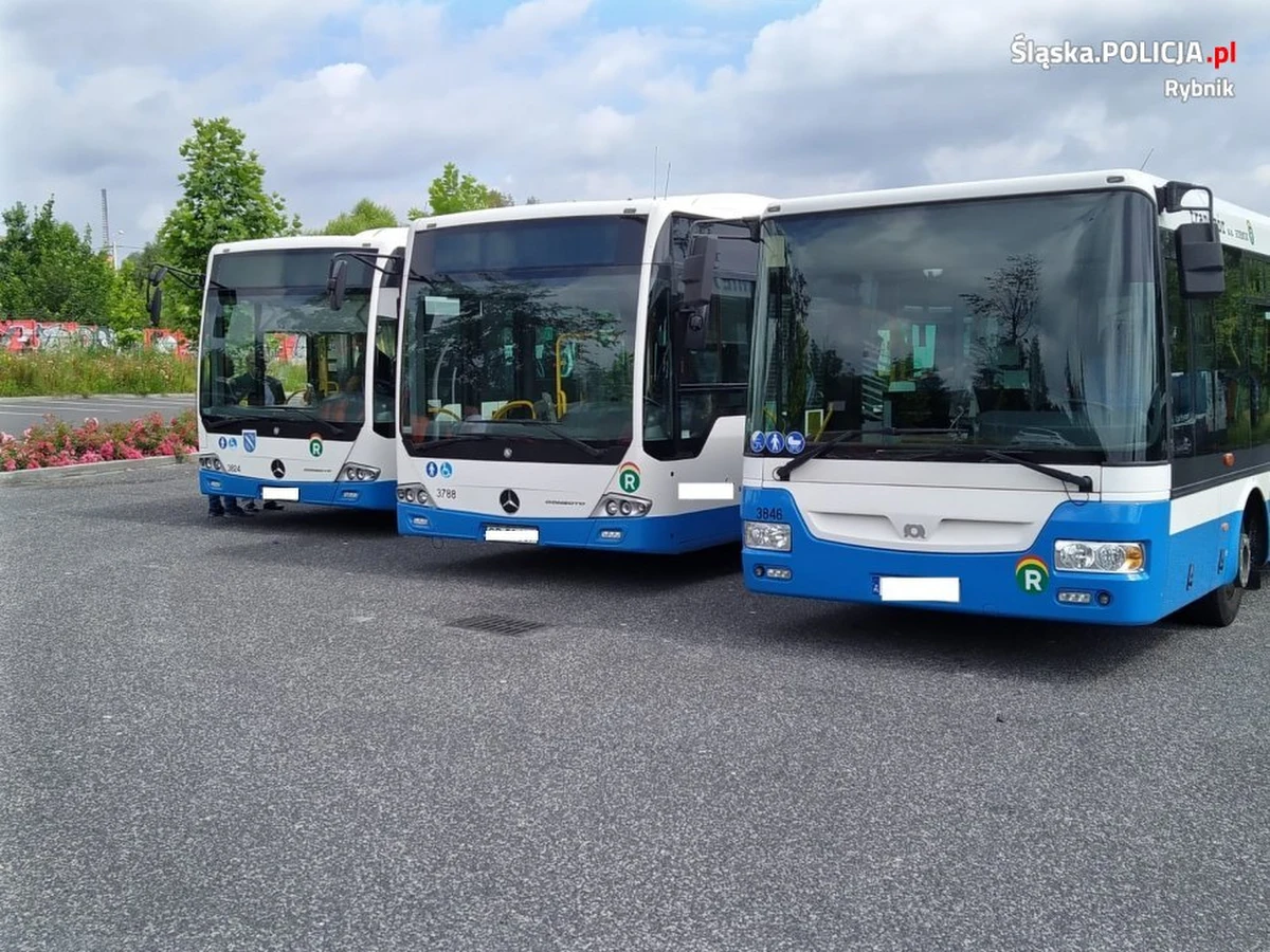 Amfetaminę wykryto w organizmie kierowcy autobusu miejskiego w Rybniku. Policja zatrzymała mu prawo jazdy.