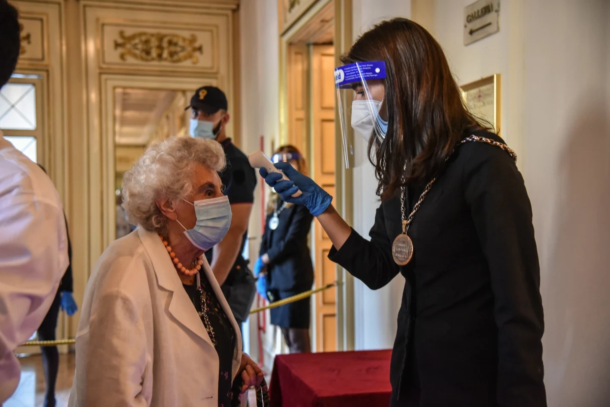 Włosi są przestraszeni i niepewni przyszłości - taki obraz społeczeństwa w konsekwencji pandemii koronawirusa przedstawiono w czwartek w raporcie Instytutu Badań Społecznych Censis. Odnotowano zarazem, że właśnie z powodu tego lęku rosną oszczędności sporej grupy obywateli.