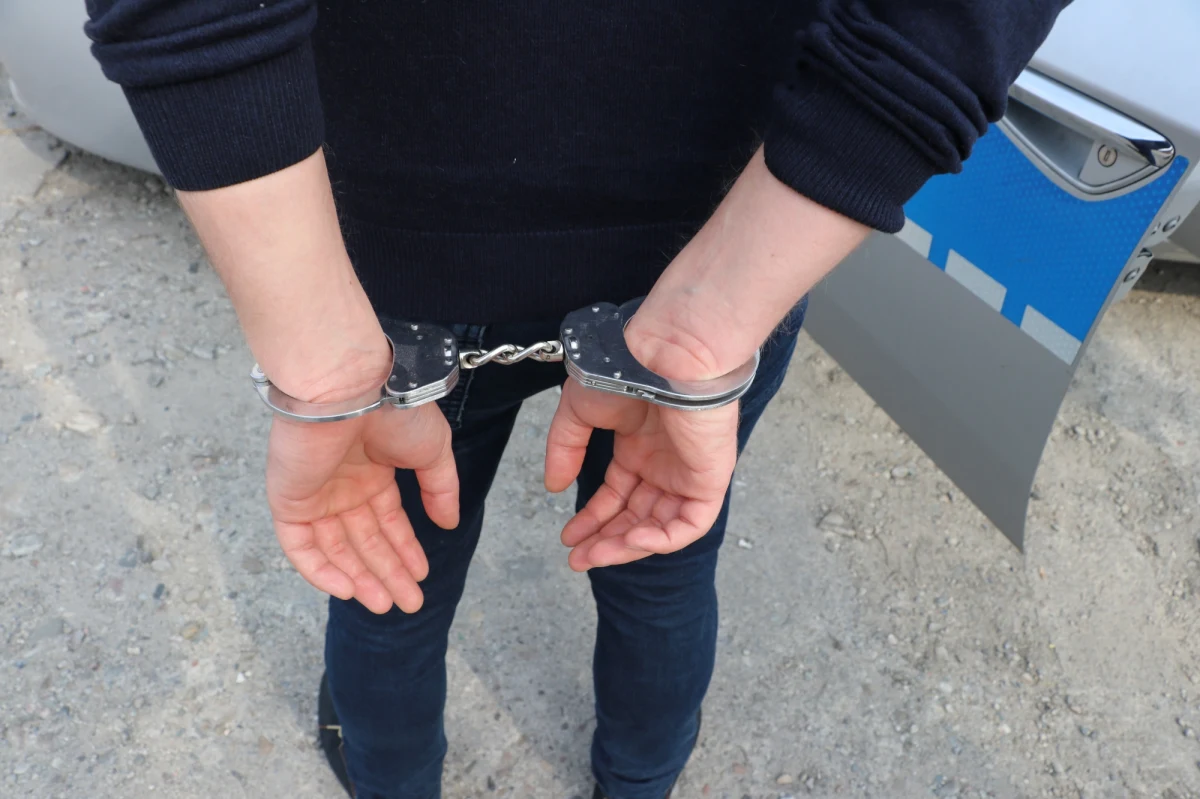 15-latek podejrzewany o ugodzenie nożem o rok starszego kolegi, odmówił składania wyjaśnień i odpowiedzi na pytania. Zielonogórski sąd rejonowy zadecydował o umieszczeniu go na trzy miesiące w interwencyjnym schronisku dla nieletnich - powiedziała sędzia Jolanta Witczak z Sądu Okręgowego w Zielonej Górze.