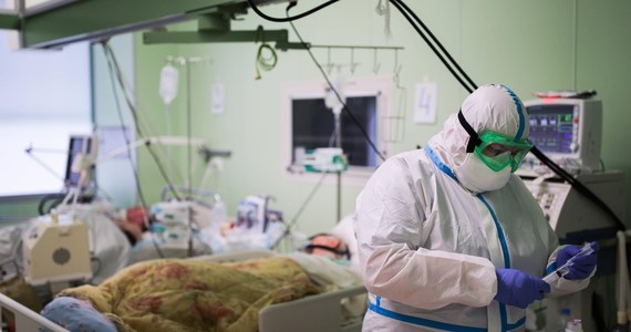 Ambasada ChRL w Kazachstanie ostrzega przebywających w tym kraju Chińczyków przed szerzącym się tam "nieznanym zapaleniem płuc" o "znacznie wyższej śmiertelności niż Covid-19". Według placówki ponad 30 osób jest w stanie krytycznym.