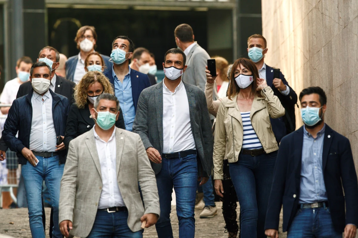 W Hiszpanii odnotowuje się coraz więcej nowych ognisk koronawirusa. Minister zdrowia Salvador Illa przyznał w czwartek, że sytuacja jest niepokojąca. Premier Pedro Sanchez zapowiedział zwołanie komitetu ekspertów, aby przeanalizować sytuację.