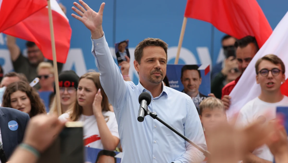 OSP trzeba pomagać nie tylko podczas kampanii wyborczej; w moim programie mówię o tym, że każdemu, kto przepracował 10 lat w OSP, powinien przysługiwać dodatek do emerytury - podkreślił w czwartek kandydat KO na prezydenta Rafał Trzaskowski w miejscowości Sanie (woj. łódzkie).